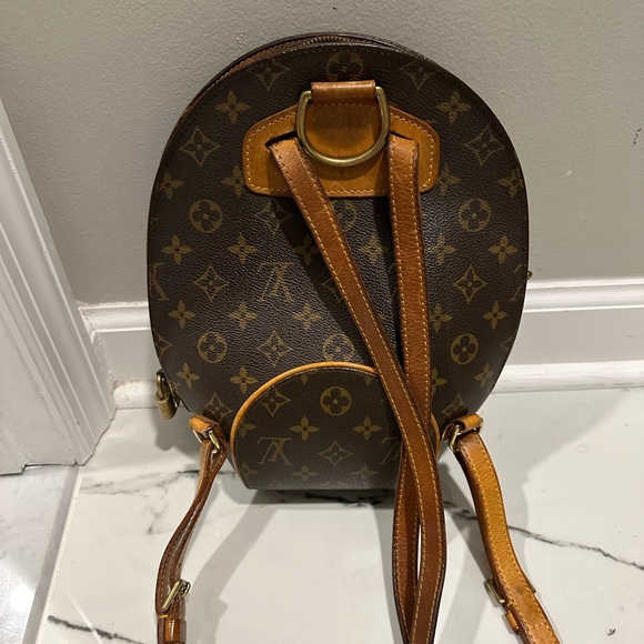 Louis Vuitton backpack - Picture 2 of 4